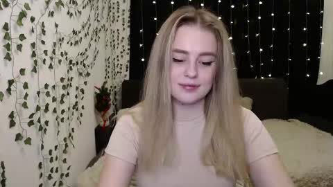 Snapshot of sofia_rosemary chatting on January 19, 2:28 pm sofia_rosemary online show from January 19, 2:28 pm