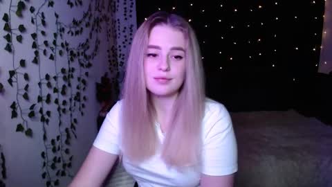 Snapshot of sofia_rosemary chatting on February 18, 12:39 pm sofia_rosemary online show from February 18, 12:39 pm