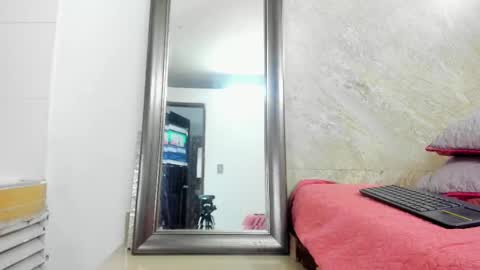 Snapshot of sofia_walke chatting on February 13, 1:15 pm Sofia walke online show from February 13, 1:15 pm