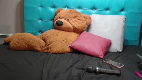 Snapshot of sofia_white3 chatting on February 11, 5:18 pm Sofa online show from February 11, 5:18 pm