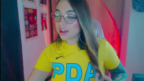 Snapshot of sofiacarti_ chatting on December 28, 12:15 am online show from December 28, 12:15 am