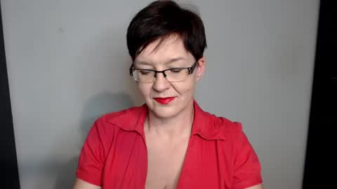 Snapshot of sofie_velvet chatting on December 3, 8:33 pm Sofie Velvet online show from December 3, 8:33 pm