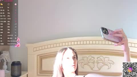 Elly online show from November 3, 6:14 am