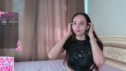 Snapshot of softiedream chatting on October 3, 6:54 am Elly online show from October 3, 6:54 am