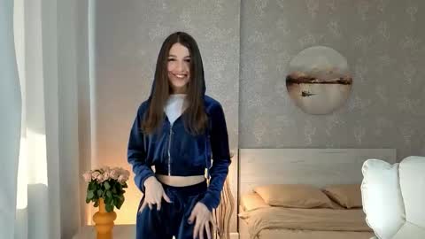 Kelly online show from October 3, 9:39 am