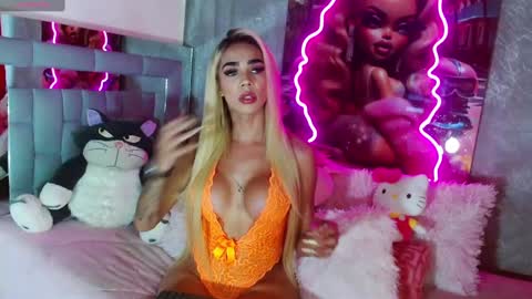 instagram    evalunavelez1. online show from March 11, 9:15 pm