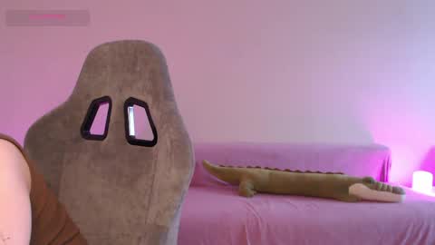 Jennifer Jenny Jen online show from April 7, 9:00 am