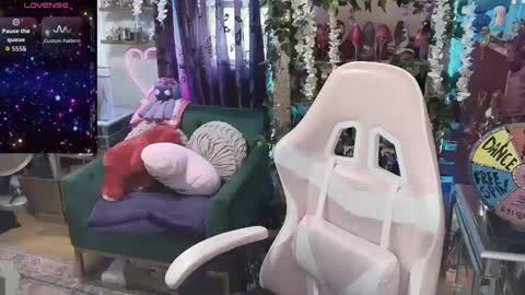 solesticia online show from September 28, 6:17 pm