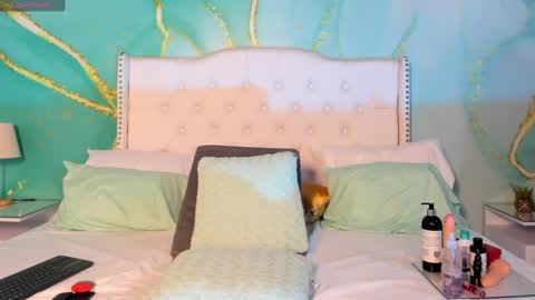 solwynne online show from September 16, 10:57 pm