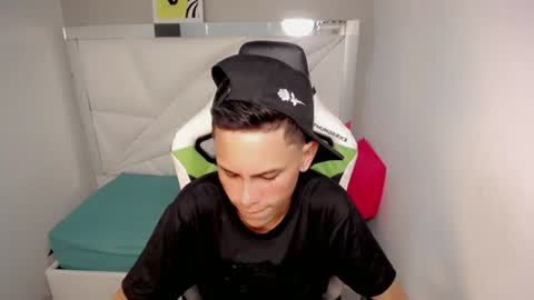 ESTEBAN online show from June 21, 8:10 am