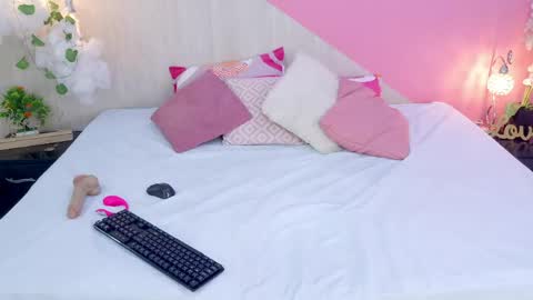 sophia_brunette21 online show from April 15, 11:35 am