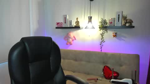 sophia_miller4 online show from April 7, 10:34 pm