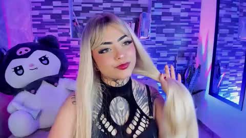 Snapshot of sophiaa_cherry chatting on October 15, 5:58 pm Sophia online show from October 15, 5:58 pm