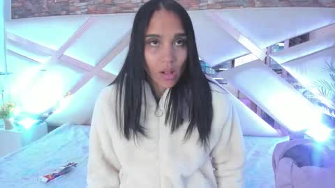 Sophia Paris online show from February 11, 3:32 am