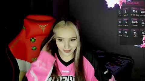 Snapshot of sophie__lambert chatting on September 25, 9:55 pm sophie__lambert online show from September 25, 9:55 pm