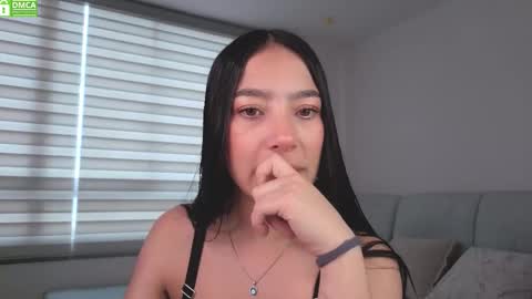 Snapshot of sophie_bbs chatting on October 20, 2:44 pm Sophie online show from October 20, 2:44 pm