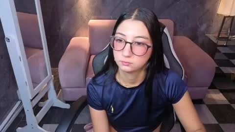 sophie_jones_b online show from May 26, 1:06 pm