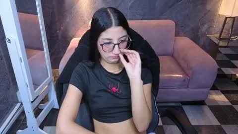 sophie_jones_b online show from May 21, 1:06 pm