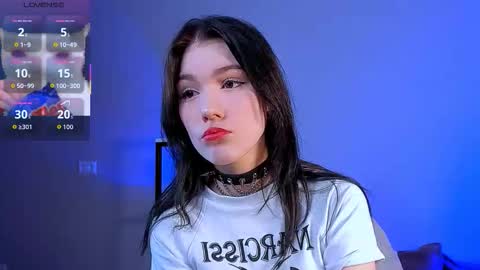 sophie_nomenal_ online show from November 29, 5:15 am