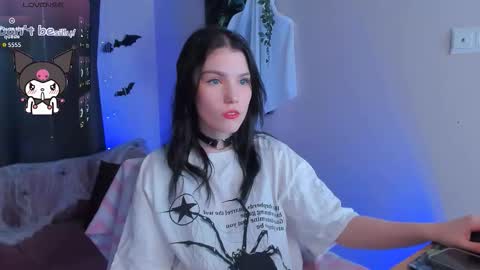 sophie_nomenal_ online show from October 24, 9:04 pm