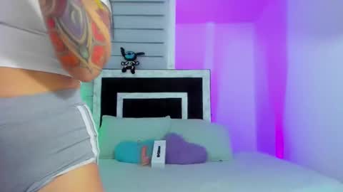 Snapshot of sophie_soft69 chatting on October 18, 5:22 am sophie_soft69 online show from October 18, 5:22 am