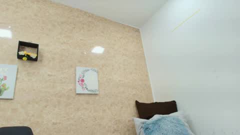 SOPHIE TYLER online show from April 6, 1:12 pm