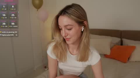 sophiebelll online show from May 22, 11:28 am