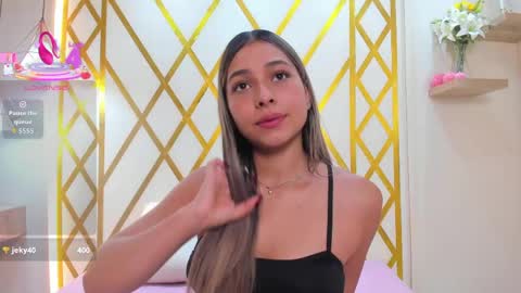Sophie online show from May 6, 1:28 pm