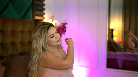 Sophie online show from November 9, 7:12 am