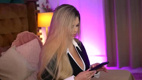 Sophie online show from March 19, 6:52 am