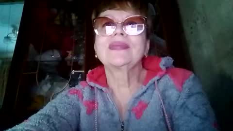 SophieBurnsX online show from April 23, 4:08 pm