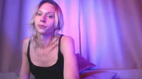 Snapshot of sophiediamond_x chatting on October 9, 6:13 pm sophiediamond_x online show from October 9, 6:13 pm