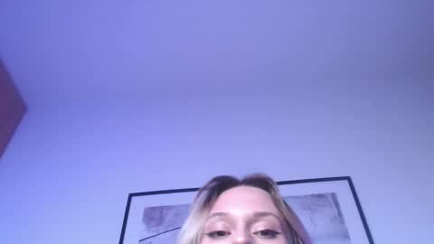 Snapshot of sophiediamond_x chatting on October 15, 8:09 pm sophiediamond_x online show from October 15, 8:09 pm