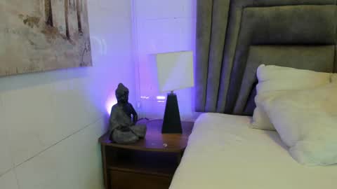 Snapshot of sophiee_smith chatting on February 26, 11:32 am Sophie online show from February 26, 11:32 am