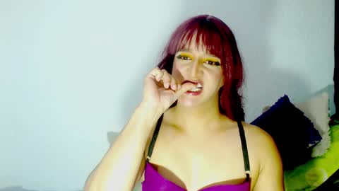 Snapshot of sophiehillsxo chatting on February 24, 12:09 am sophiehillsxo online show from February 24, 12:09 am