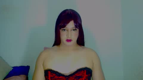 Snapshot of sophiehillsxo chatting on October 19, 5:01 am sophiehillsxo online show from October 19, 5:01 am