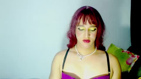 Snapshot of sophiehillsxo chatting on February 19, 1:29 am sophiehillsxo online show from February 19, 1:29 am