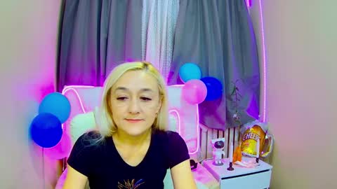 Snapshot of sophiekittyy chatting on October 2, 6:23 am sophiekittyy online show from October 2, 6:23 am