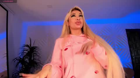 Snapshot of sophiepalmerx chatting on February 26, 2:38 pm Sophie Palmer online show from February 26, 2:38 pm