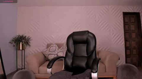 Snapshot of sophiepalmerx chatting on February 27, 2:43 pm Sophie Palmer online show from February 27, 2:43 pm