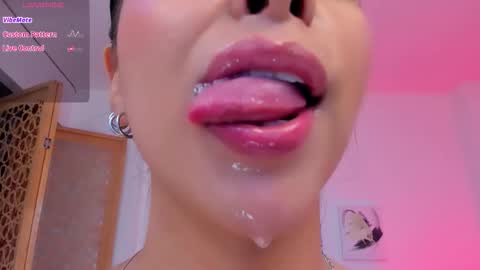 Snapshot of sophierooy chatting on October 16, 1:05 am sophierooy online show from October 16, 1:05 am