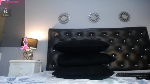 Snapshot of sophisimpson_ chatting on March 9, 4:00 pm Sophisimpson online show from March 9, 4:00 pm