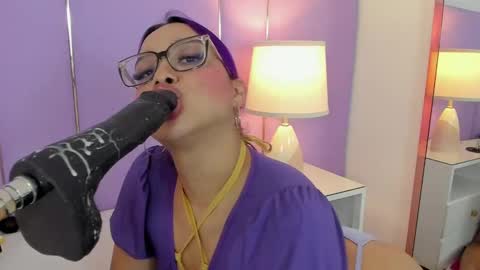 Snapshot of sophyruiz_ chatting on October 6, 12:01 pm Sophy online show from October 6, 12:01 pm