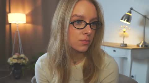 Anna online show from March 10, 1:48 pm