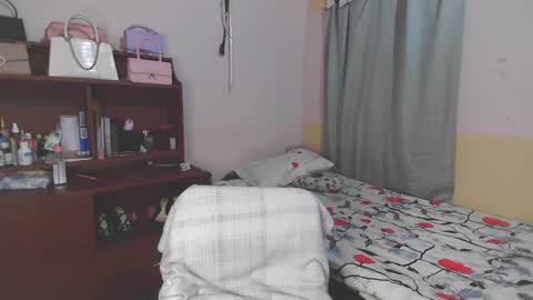 Snapshot of soy_miauhg chatting on March 10, 9:34 am Miauhg online show from March 10, 9:34 am
