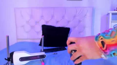 Snapshot of soysilvanna_ chatting on September 28, 1:03 am online show from September 28, 1:03 am