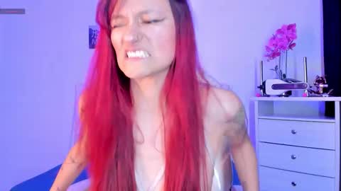 Snapshot of soysilvanna_ chatting on October 7, 12:17 am online show from October 7, 12:17 am