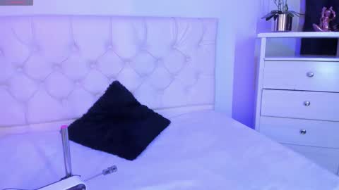 Snapshot of soysilvanna_ chatting on October 1, 11:58 pm online show from October 1, 11:58 pm