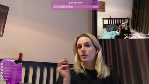 Snapshot of spacegirl42o chatting on December 25, 3:38 pm Spacegirl online show from December 25, 3:38 pm