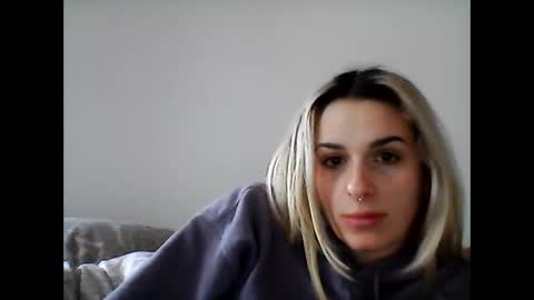 Snapshot of spacegirl42o chatting on January 8, 12:26 pm Spacegirl online show from January 8, 12:26 pm